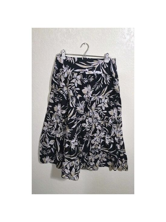 Jones New York Dresses & Skirts - Jones New York Signature Size 6 Tiered Skirt Navy and Beige Floral Motif lined